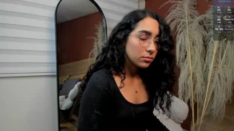 Snapshot of scarlett25__ chatting on April 23, 9:39 pm Scarlett online show from April 23, 9:39 pm