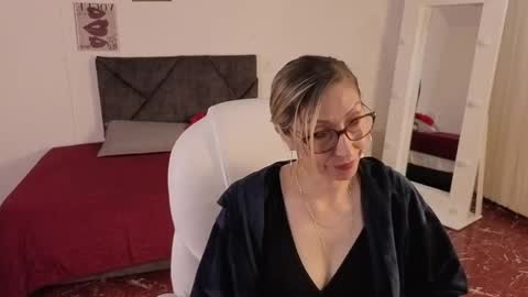 Snapshot of scarlett_079 chatting on April 1, 11:55 am Scarlett online show from April 1, 11:55 am