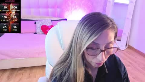 Snapshot of scarlett_079 chatting on April 10, 11:48 am Scarlett online show from April 10, 11:48 am