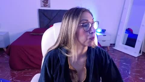 Snapshot of scarlett_079 chatting on April 23, 11:42 am Scarlett online show from April 23, 11:42 am