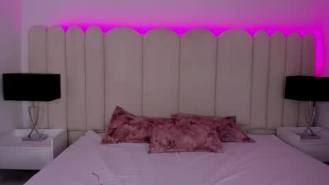 Snapshot of scarlett__noir chatting on December 19, 7:10 pm scarlett__noir online show from December 19, 7:10 pm