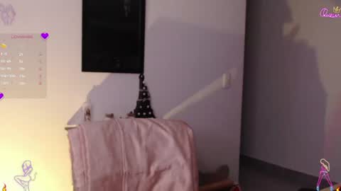 Snapshot of scarlett_diamond chatting on June 26, 11:31 pm Scarlett Thumb up please help me 100 its important online show from June 26, 11:31 pm