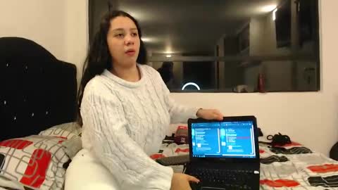 Snapshot of scarlett_evance chatting on February 1, 3:19 am Scarlett and Jazmin online show from February 1, 3:19 am