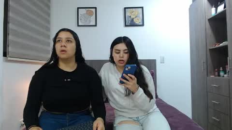 Scarlett and Jazmin online show from May 12, 9:39 am