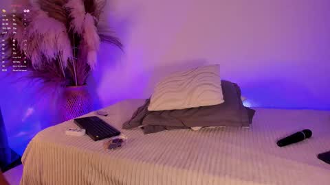 scarlet  online show from March 4, 11:38 am