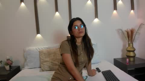 S C A  R L E T online show from February 3, 7:02 am