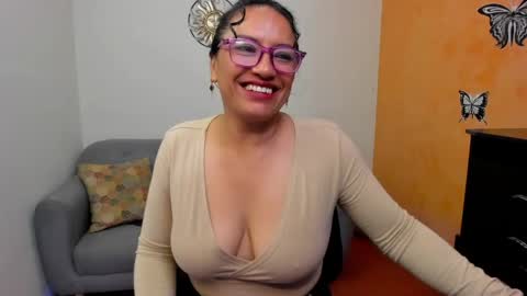 Snapshot of scarlett_sax chatting on May 23, 11:31 pm Scarlett sax online show from May 23, 11:31 pm