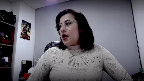 Snapshot of scarlett_sen chatting on April 4, 2:14 pm Mistress Scarlett online show from April 4, 2:14 pm