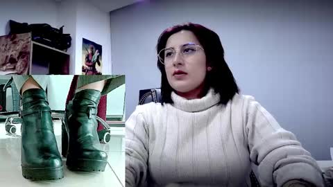 Snapshot of scarlett_sen chatting on April 10, 1:27 pm Mistress Scarlett online show from April 10, 1:27 pm