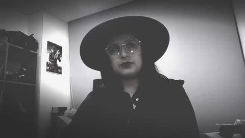 Snapshot of scarlett_sen chatting on April 21, 1:28 pm Mistress Scarlett online show from April 21, 1:28 pm