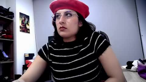 Snapshot of scarlett_sen chatting on April 25, 2:58 pm Mistress Scarlett online show from April 25, 2:58 pm