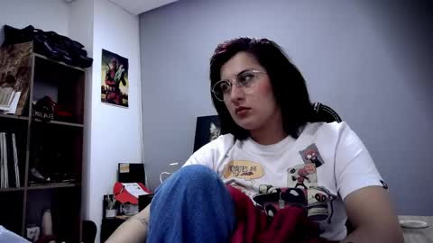 Snapshot of scarlett_sen chatting on May 1, 2:54 pm Mistress Scarlett online show from May 1, 2:54 pm