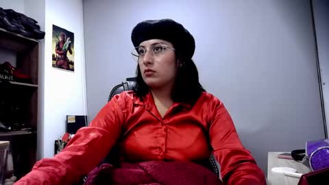 Snapshot of scarlett_sen chatting on May 6, 4:01 pm Mistress Scarlett online show from May 6, 4:01 pm