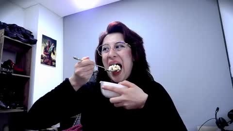 Snapshot of scarlett_sen chatting on May 14, 3:08 pm Mistress Scarlett online show from May 14, 3:08 pm