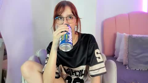 Snapshot of scarlett_smith_3 chatting on March 2, 7:15 am scarlett smith 3 online show from March 2, 7:15 am