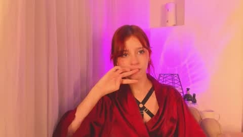 Snapshot of scarlett_smith_3 chatting on March 21, 8:19 am scarlett smith 3 online show from March 21, 8:19 am