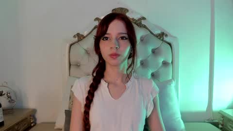 Snapshot of scarlett_smith_3 chatting on April 2, 2:31 am scarlett smith 3 online show from April 2, 2:31 am