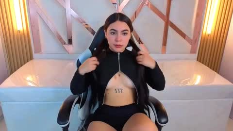 Snapshot of scarlett_smith_tp chatting on September 23, 1:47 pm Scarlett online show from September 23, 1:47 pm