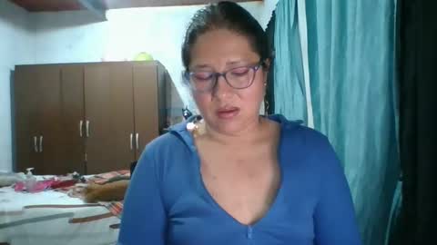 Snapshot of scarlett_widow chatting on October 5, 4:33 am scarlett_widow online show from October 5, 4:33 am