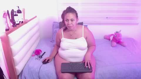 Snapshot of scarlettbooty chatting on April 28, 10:09 am scarlettbooty online show from April 28, 10:09 am