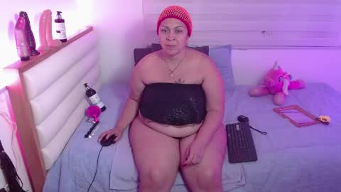Snapshot of scarlettbooty chatting on May 2, 10:20 am scarlettbooty online show from May 2, 10:20 am