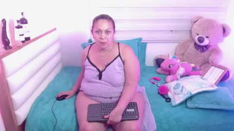 Snapshot of scarlettbooty chatting on May 6, 9:47 am scarlettbooty online show from May 6, 9:47 am