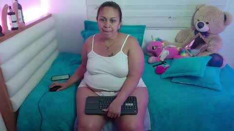 Snapshot of scarlettbooty chatting on May 7, 9:58 am scarlettbooty online show from May 7, 9:58 am