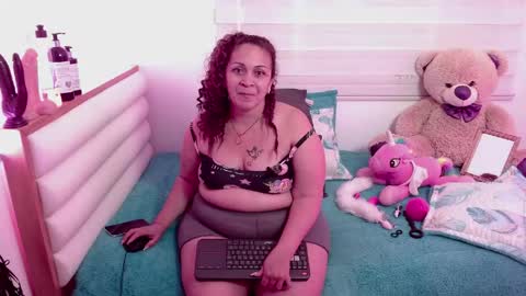 Snapshot of scarlettbooty chatting on May 16, 3:22 pm scarlettbooty online show from May 16, 3:22 pm