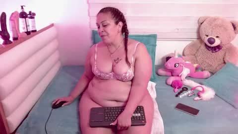 Snapshot of scarlettbooty chatting on May 18, 11:49 am scarlettbooty online show from May 18, 11:49 am