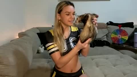 Snapshot of scarletterose_504259 chatting on October 26, 9:21 pm Scarlett online show from October 26, 9:21 pm