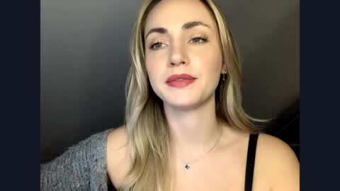 ScarlettxBlonde online show from May 15, 8:32 am