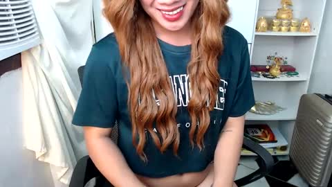 Queen Scarlet online show from December 19, 3:30 pm