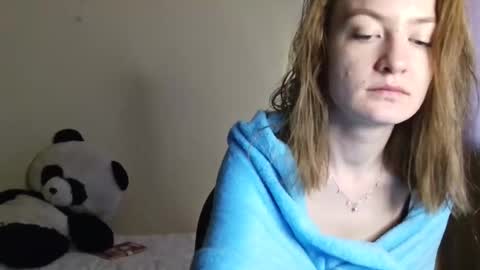 Snapshot of scented_elsa chatting on March 7, 7:38 am Elsa online show from March 7, 7:38 am