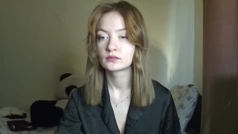 Snapshot of scented_elsa chatting on March 11, 7:36 am Elsa online show from March 11, 7:36 am