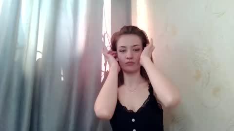 Snapshot of scented_elsa chatting on March 16, 8:40 am Elsa online show from March 16, 8:40 am