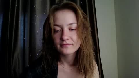 Snapshot of scented_elsa chatting on April 22, 11:12 am Elsa online show from April 22, 11:12 am