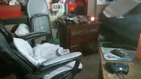 Snapshot of schemin10248 chatting on April 20, 1:30 am schemin10248 online show from April 20, 1:30 am