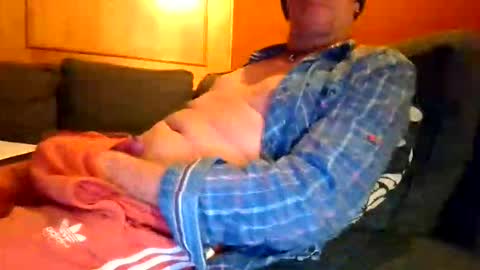 Snapshot of schmuhbaer1 chatting on December 3, 2:19 am schmuhbaer1 online show from December 3, 2:19 am