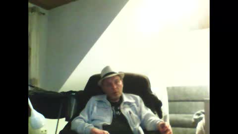 schnibschnab online show from March 16, 5:44 am