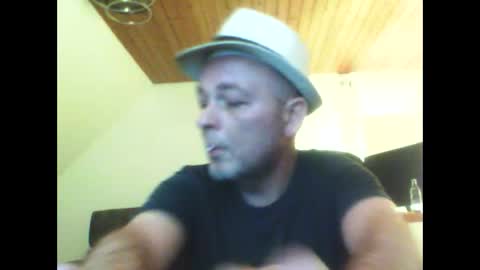 schnibschnab online show from April 1, 2:01 am