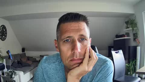 Snapshot of schnuckigeil chatting on June 3, 5:32 am Dildomen online show from June 3, 5:32 am