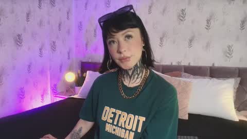 Scolw  online show from November 5, 8:42 pm