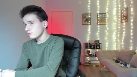 Thomas brunette and Alex blond online show from December 17, 5:18 am