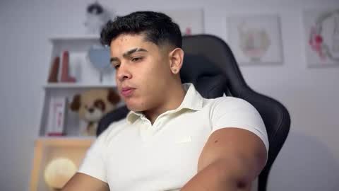 Snapshot of scott_flintt chatting on December 21, 12:40 am Andrew Flintt online show from December 21, 12:40 am