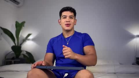 Snapshot of scott_flintt chatting on February 9, 11:47 am Andrew Flintt online show from February 9, 11:47 am