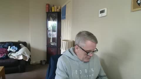 Snapshot of scottsman214 chatting on October 18, 11:33 am James online show from October 18, 11:33 am