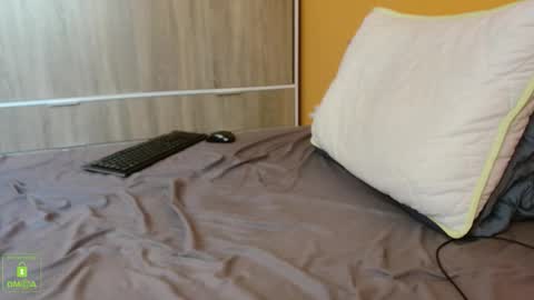 Snapshot of scotty_98 chatting on November 16, 12:33 pm scotty_98 online show from November 16, 12:33 pm