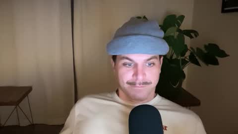 Snapshot of scottybeam chatting on December 11, 12:54 am Scotty online show from December 11, 12:54 am