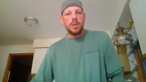 Snapshot of scottydoesntknow0 chatting on December 20, 10:11 pm scottydoesntknow0 online show from December 20, 10:11 pm