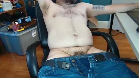 Snapshot of scottyglaze chatting on May 10, 7:19 pm Dadbodtactics online show from May 10, 7:19 pm